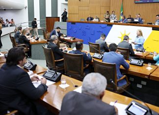 Assembleia aprova novo plano de carreira da Educação no Tocantins e salários podem chegar a R$ 17,8 mil