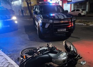 Motociclista é preso após sair de bar, empinar moto e bater em viatura da Guarda Metropolitana de Palmas