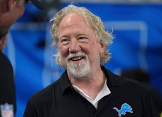 Ator Timothy Busfield se entrega à polícia após ter prisão decretada por abuso sexual infantil em set de série