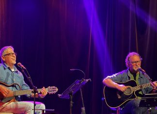 Zé Renato e Claudio Nucci se afinam e se harmonizam em show que segue a toada de um Brasil bucólico e poético