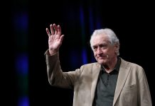 É #FAKE vídeo de Robert De Niro queimando bandeira dos EUA; cena foi criada com a IA do Google