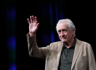 É #FAKE vídeo de Robert De Niro queimando bandeira dos EUA; cena foi criada com a IA do Google