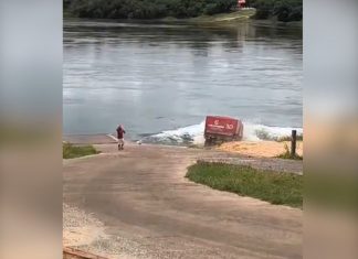 Resgate de carreta submersa em rio no TO vai custar em torno de R$ 15 mil: ‘Tentei correr para embarcar’, desabafa motorista