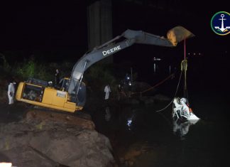 Cinco veículos que caíram da Ponte JK seguem no fundo do Rio Tocantins e podem estar soterrados, diz Dnit