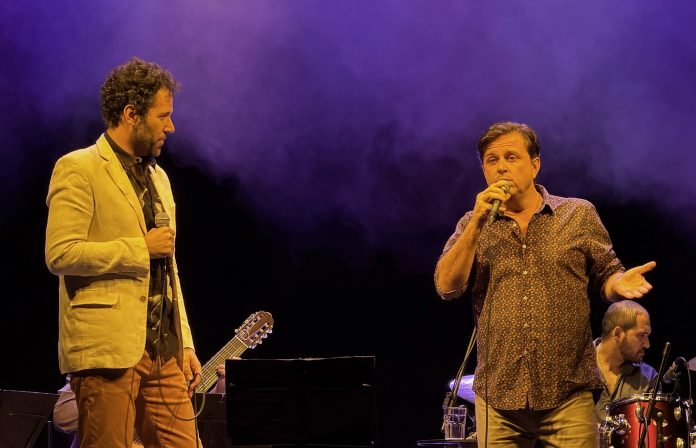 Alfredo Del-Penho e Pedro Paulo Malta formam uma dupla do’ telecoteco’ na cena graciosa do show ‘Bicudos dois’