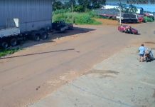 Motociclista é arremessado após bater em carro em cruzamento de Gurupi; VÍDEO