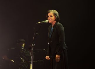 Marina Lima valida assinatura moderna da obra autoral, entre perdas e ganhos, no show dos 70 anos