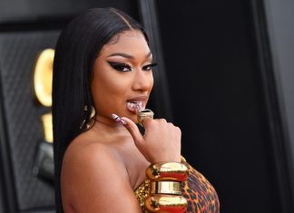 Megan Thee Stallion passa mal durante peça ‘Moulin Rouge’ na Broadway: ‘Fiquei assustada’