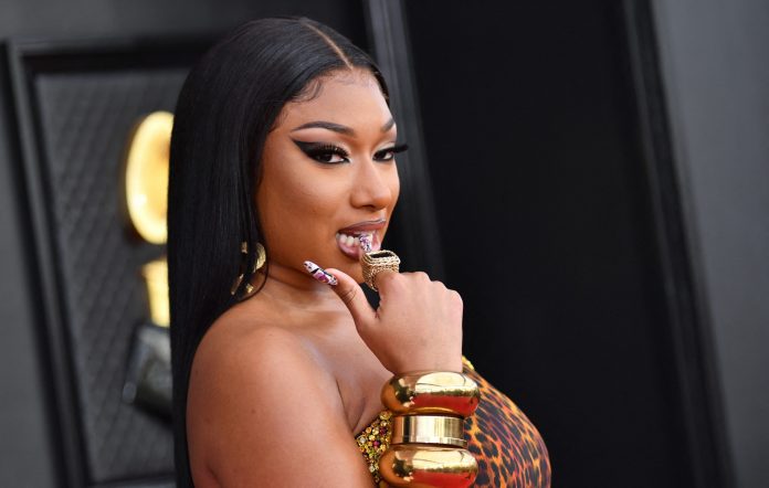 Megan Thee Stallion passa mal durante peça ‘Moulin Rouge’ na Broadway: ‘Fiquei assustada’