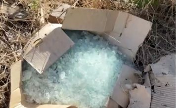 Linhas são recolhidas pela polícia no local onde jovem morreu após ser atingido no pescoço