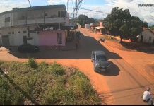 Motociclista morre após bater em porta de carro e ser atropelado por picape em Araguaína