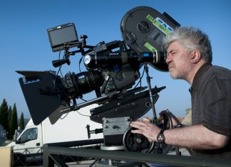 Almodóvar chama Donald Trump de ‘monstro’ e diz que artistas têm dever de se posicionar