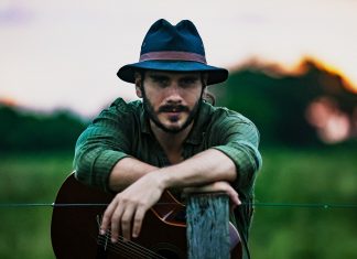Gabriel Sater canta sucesso caipira de 1931, em feat com Jackson Antunes, no álbum autoral ’25 anos de música’