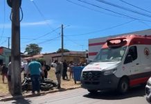 Motociclista morre após moto ser atingida na traseira por carro e bater em poste no Tocantins