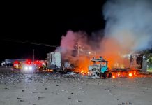 Carretas ficam destruídas após incêndio em posto de combustível no TO; vídeo
