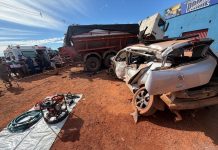Motorista morre após carro bater em veículo de carga na BR-010, em Santa Rosa