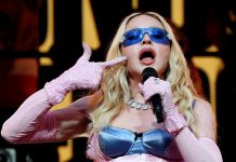Madonna surpreende fãs com show de 15 minutos em Nova York