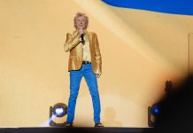 Rod Stewart é criticado por ir à Copa do Mundo um dia após cancelar show por problemas de saúde