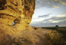 Entenda fenômeno que ‘furou’ pedra e criou ponto turístico famoso no Jalapão
