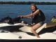 Leitora e aventureira: quem é a mulher de 100 anos que anda de moto aquática e tem 51 bisnetos