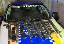 Fuzis são encontrados dentro de carro após capotamento no TO