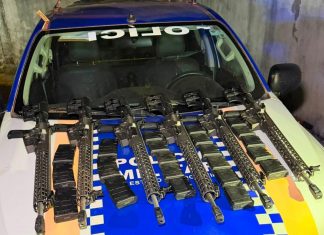Fuzis são encontrados dentro de carro após capotamento no TO