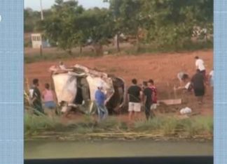 Dois homens morrem e grávida fica ferida após caminhonete capotar