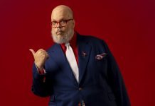 Ed Motta ecoa James Brown no pulso da música que batiza o álbum ‘Toc toc’