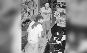 Criminosos invadem loja de construção, levam bebedouro e causam alagamento;VÍDEO
