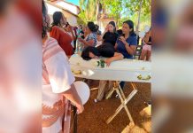 Caso Gustavo: foto de mãe sob o caixão de menino morto na casa do pai comove a web