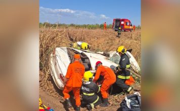Duas pessoas morrem e três ficam feridas após carro capotar na TO-455, em Porto Nacional