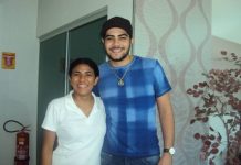 Mulher resgata foto antiga com Henrique, da dupla com Juliano, e faz convite: ‘Bora repetir?’
