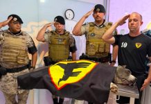 Cão da PM que ajudou a apreender mais de 3 toneladas de drogas recebe homenagem após morrer no TO