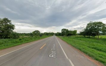 Motociclista morre após bater em carro e caminhão na BR-153 no Tocantins