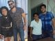 Ex-colega de aula de Henrique, da dupla com Juliano, tem pedido atendido e refaz foto antiga com o cantor